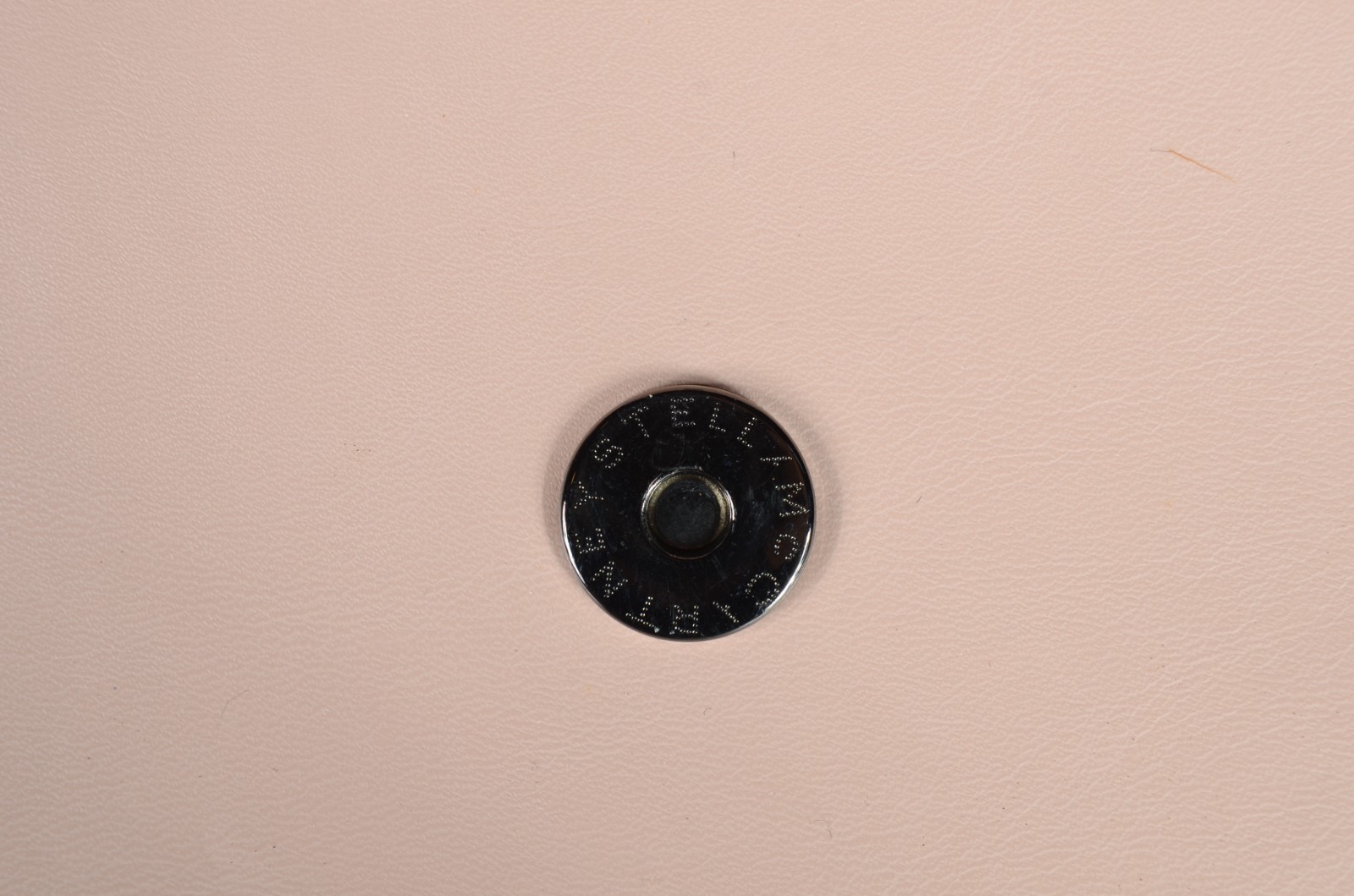 Bolsa feminina de couro ecológico rosado, "Falabella box small", alça... - foto 7 de 8