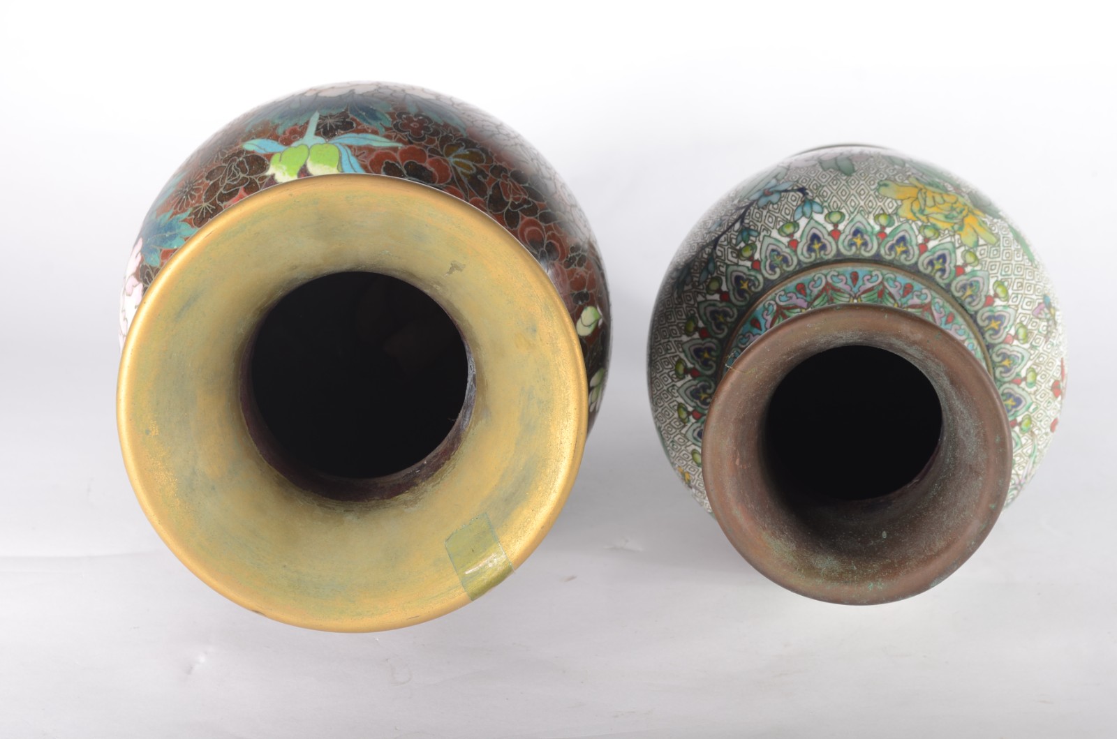 Dois vasos de cloisoné chines, decoração floral em policromia... - foto 5 de 7