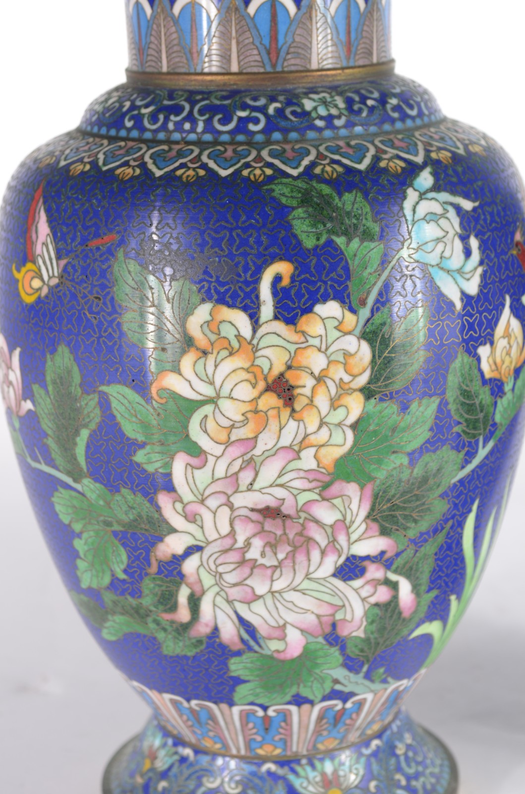 Par de vasos de cloisone chines, decoração floral em policromia sobre... - foto 2 de 6