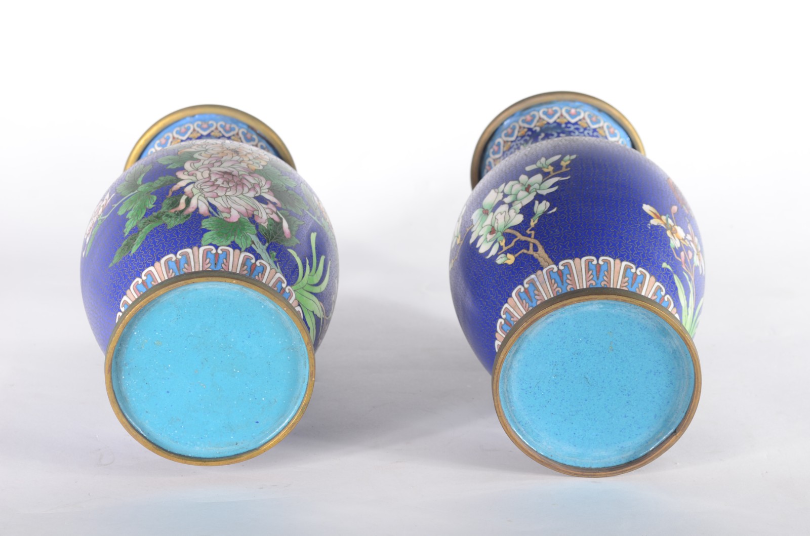 Par de vasos de cloisone chines, decoração floral em policromia sobre... - foto 6 de 6