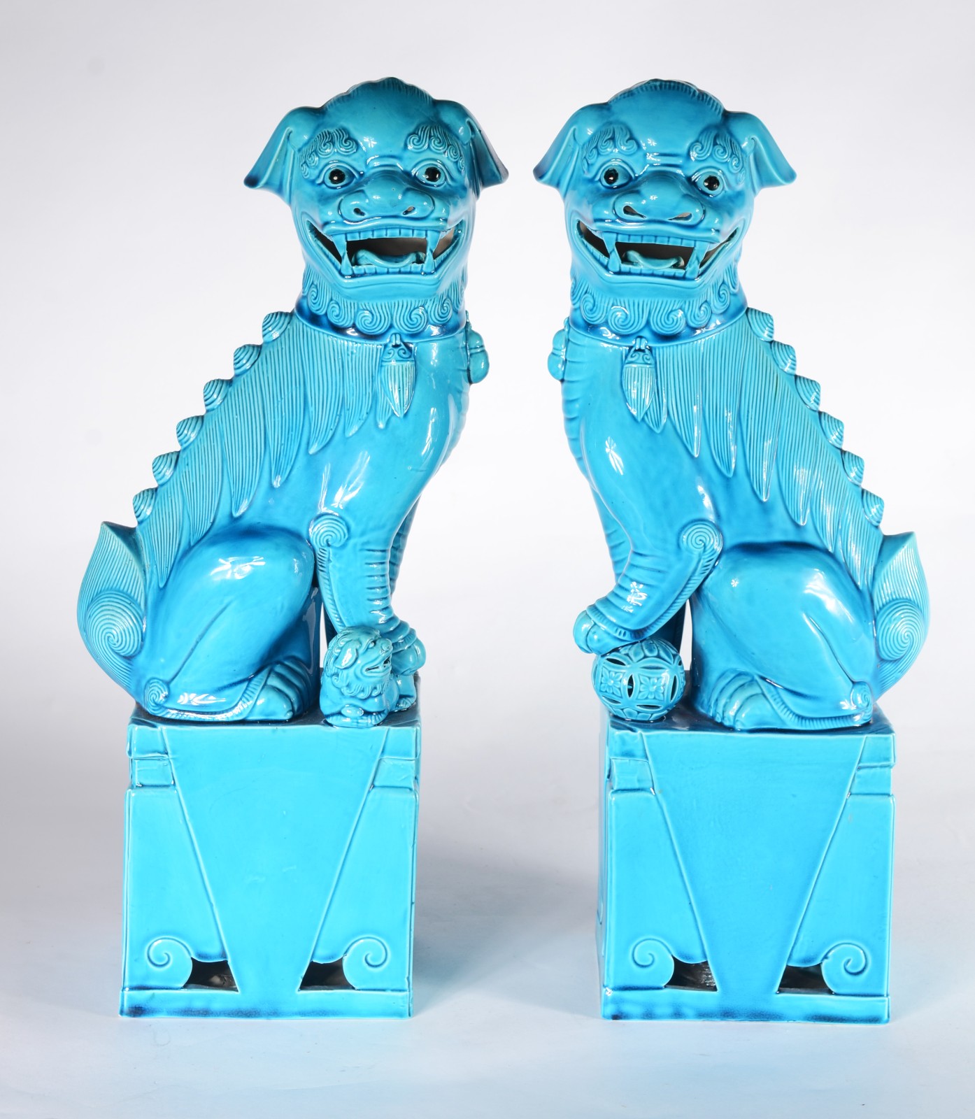 Par de grandes estatuetas de porcelana chinesa azul turquesa... - foto 1 de 8