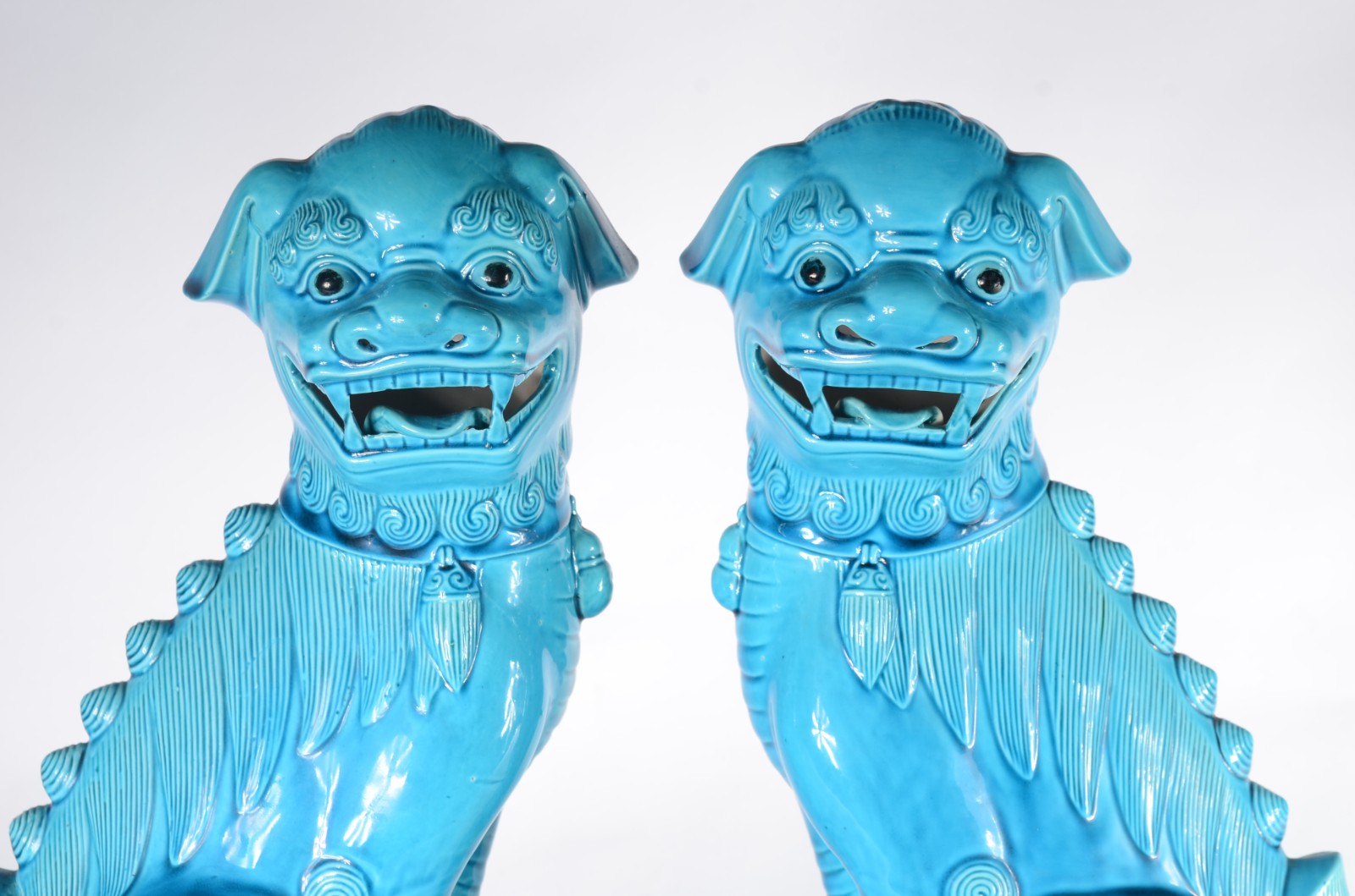 Par de grandes estatuetas de porcelana chinesa azul turquesa... - foto 2 de 8