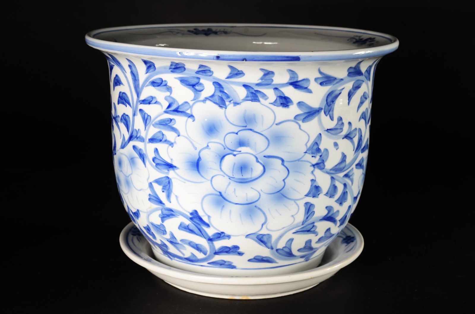 Cachepot com prato de porcelana oriental azul e branca (fio de cabelo... - foto 1 de 7
