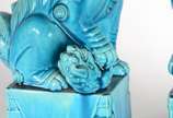 Par cães de fó de porcelana chinesa azul turquesa. - Par cães de fó de porcelana chinesa azul turquesa.