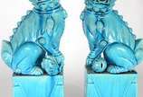 Par cães de fó de porcelana chinesa azul turquesa. - Par cães de fó de porcelana chinesa azul turquesa.