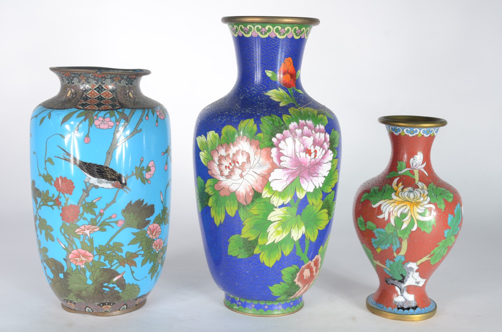 Três vasos de cloisoné chines, decorações diversas com pássaros e... - foto 1 de 11