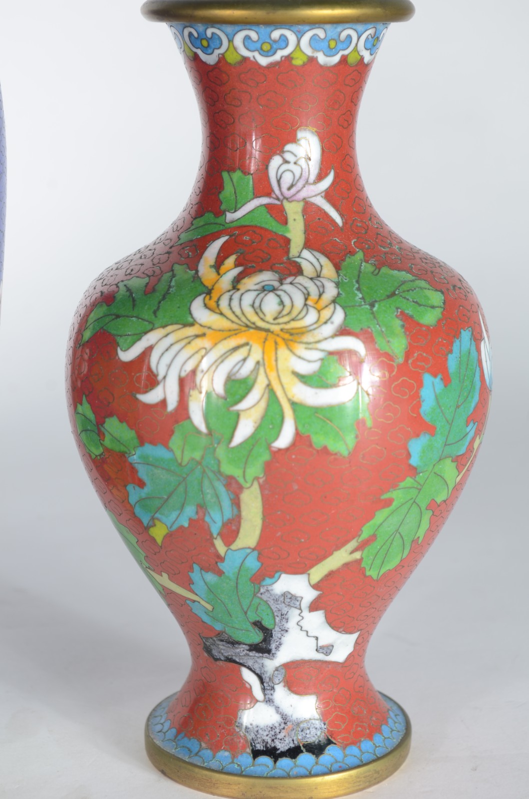 Três vasos de cloisoné chines, decorações diversas com pássaros e... - foto 4 de 11