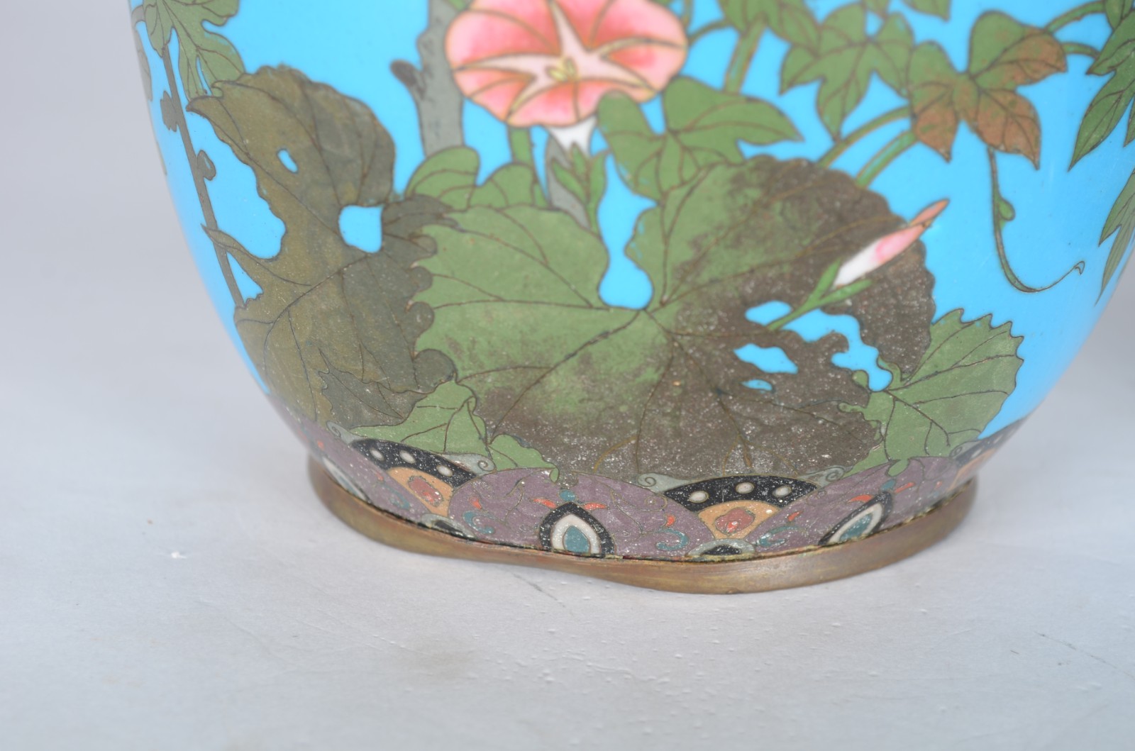 Três vasos de cloisoné chines, decorações diversas com pássaros e... - foto 6 de 11
