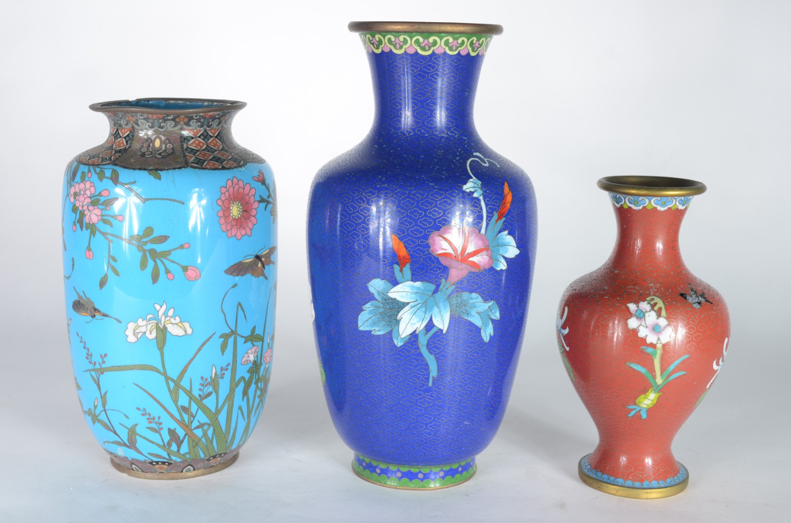 Três vasos de cloisoné chines, decorações diversas com pássaros e... - foto 7 de 11