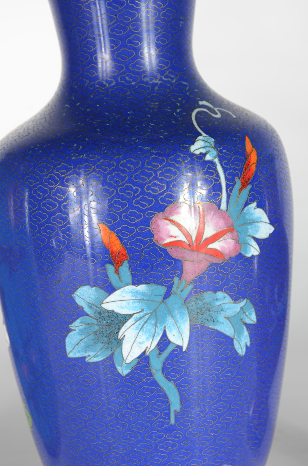 Três vasos de cloisoné chines, decorações diversas com pássaros e... - foto 8 de 11