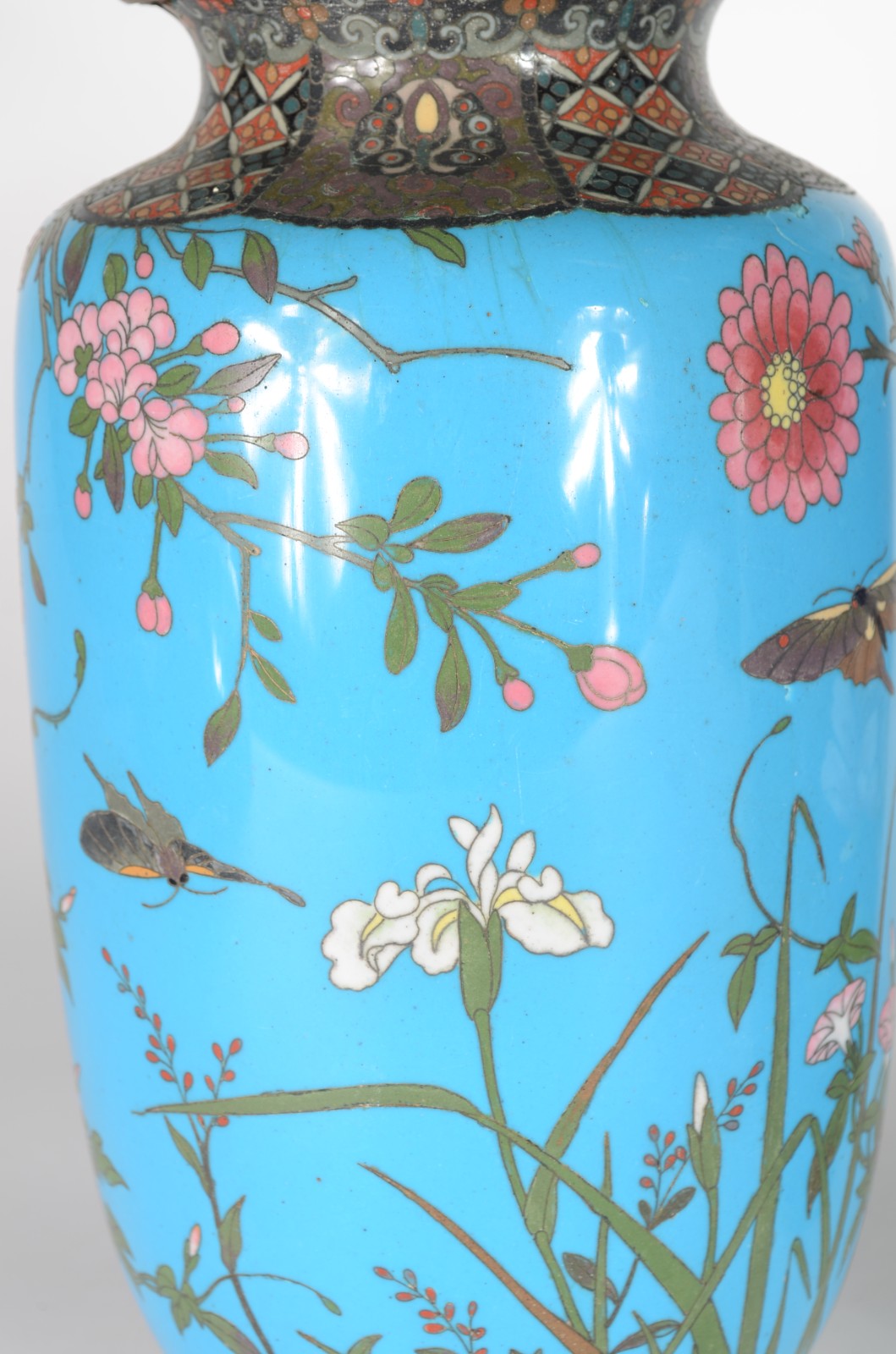 Três vasos de cloisoné chines, decorações diversas com pássaros e... - foto 9 de 11