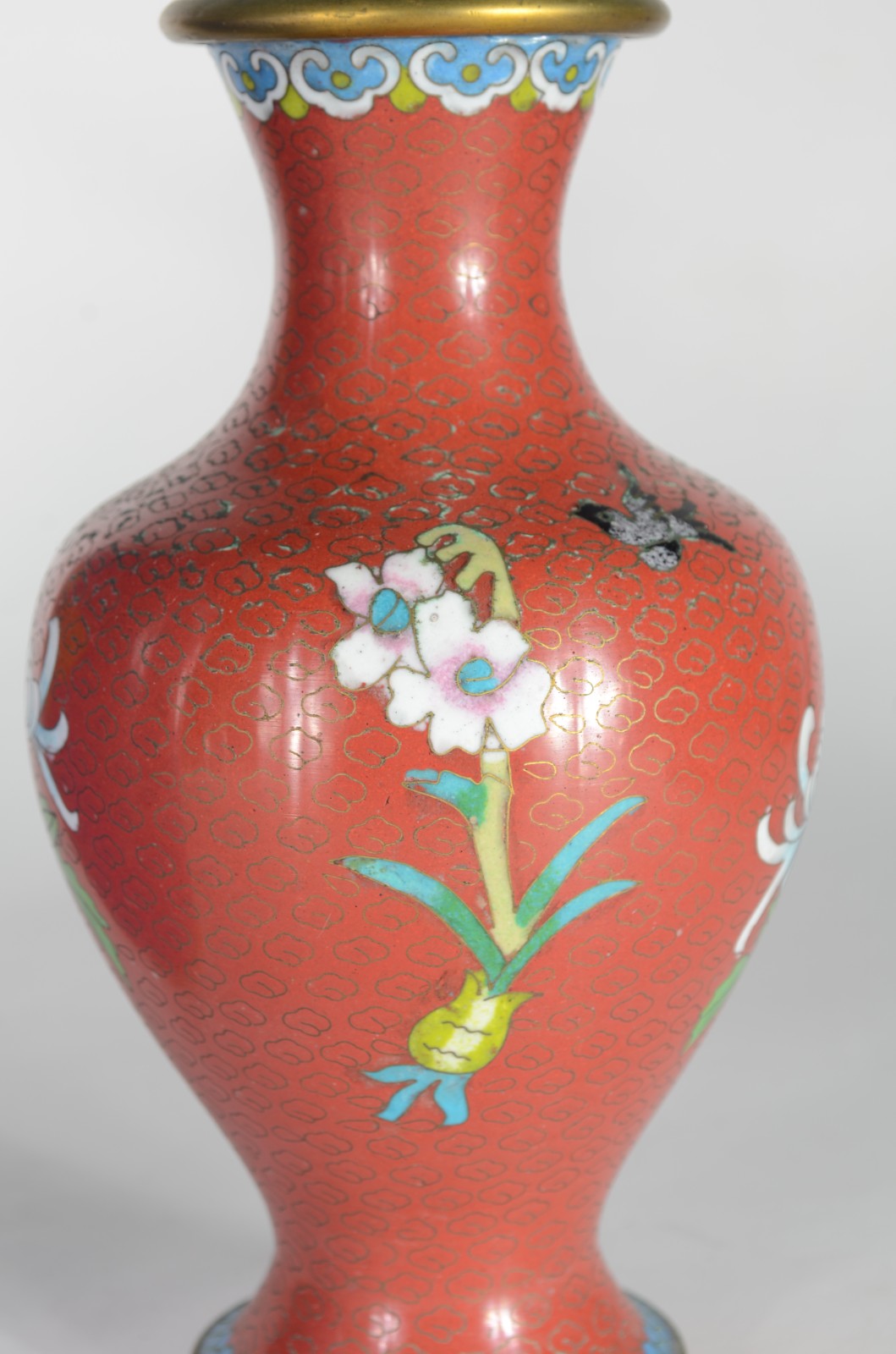 Três vasos de cloisoné chines, decorações diversas com pássaros e... - foto 10 de 11