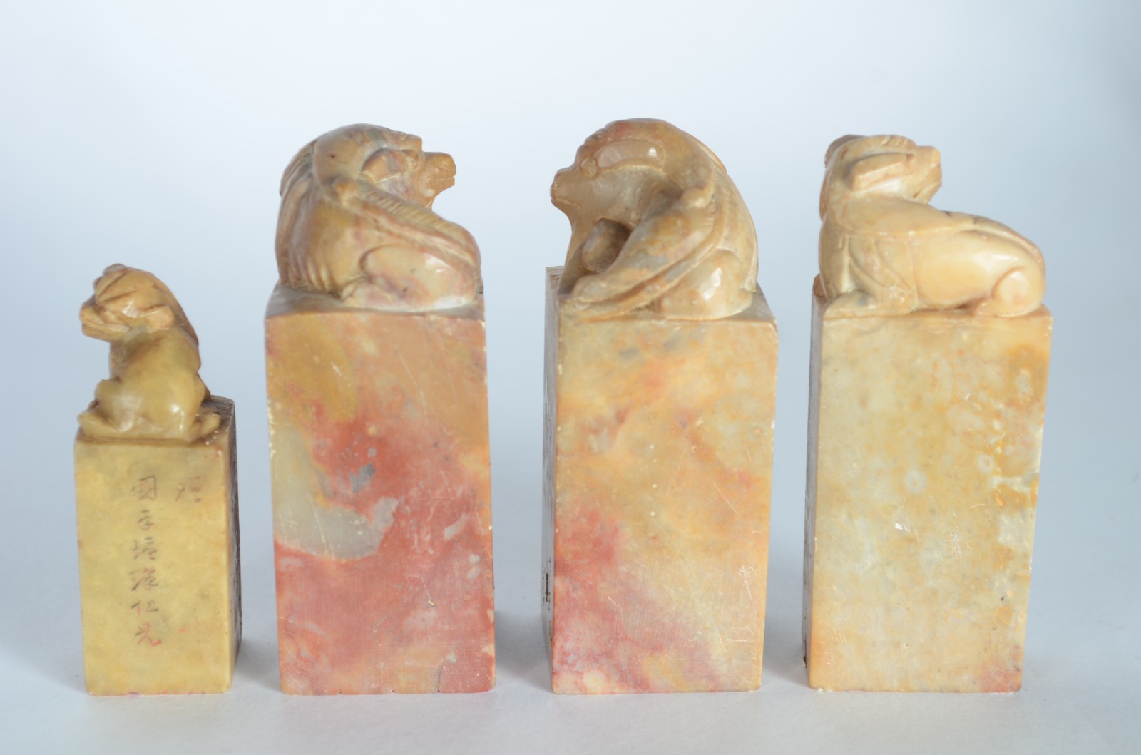 Quatro "carimbos" orientais de pedra dura com figuras de animais... - foto 2 de 4