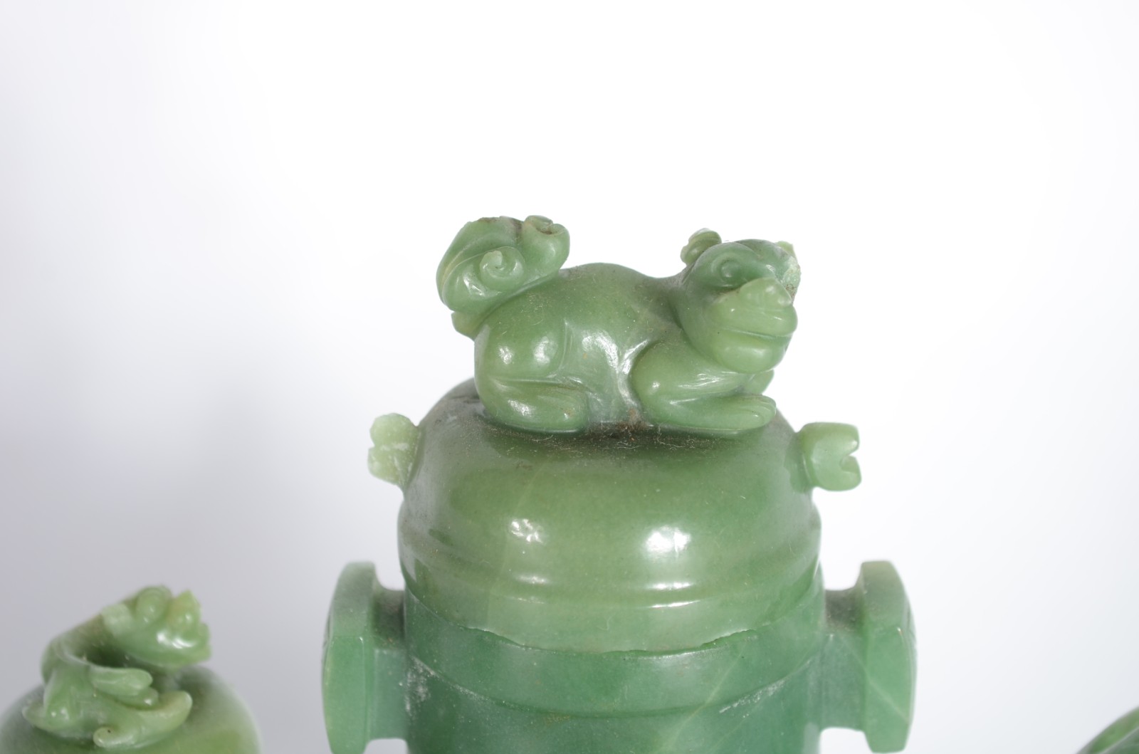 Quatro peças diversas de jade oriental, sendo tres... - foto 3 de 10