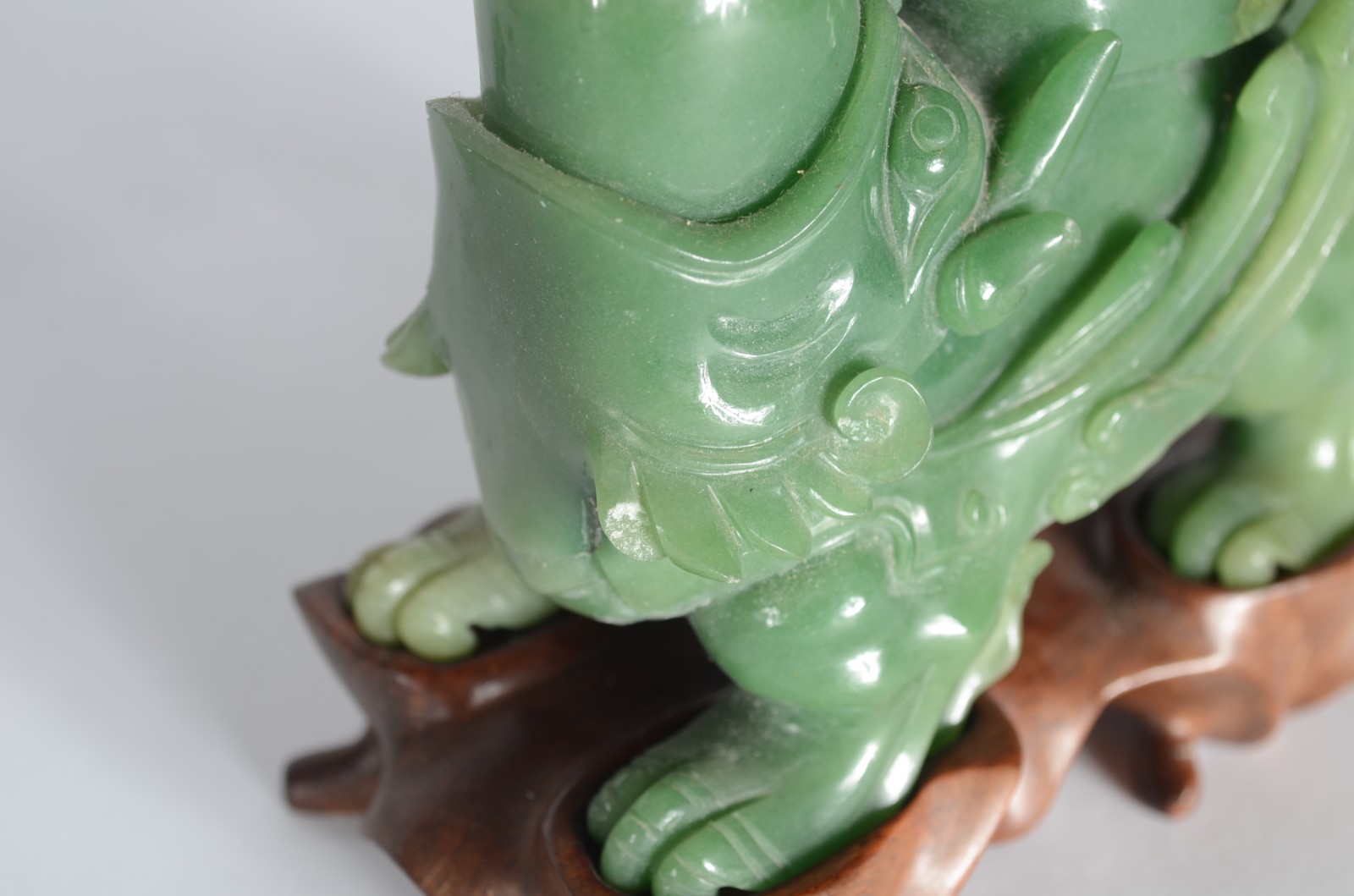Quatro peças diversas de jade oriental, sendo tres... - foto 7 de 10