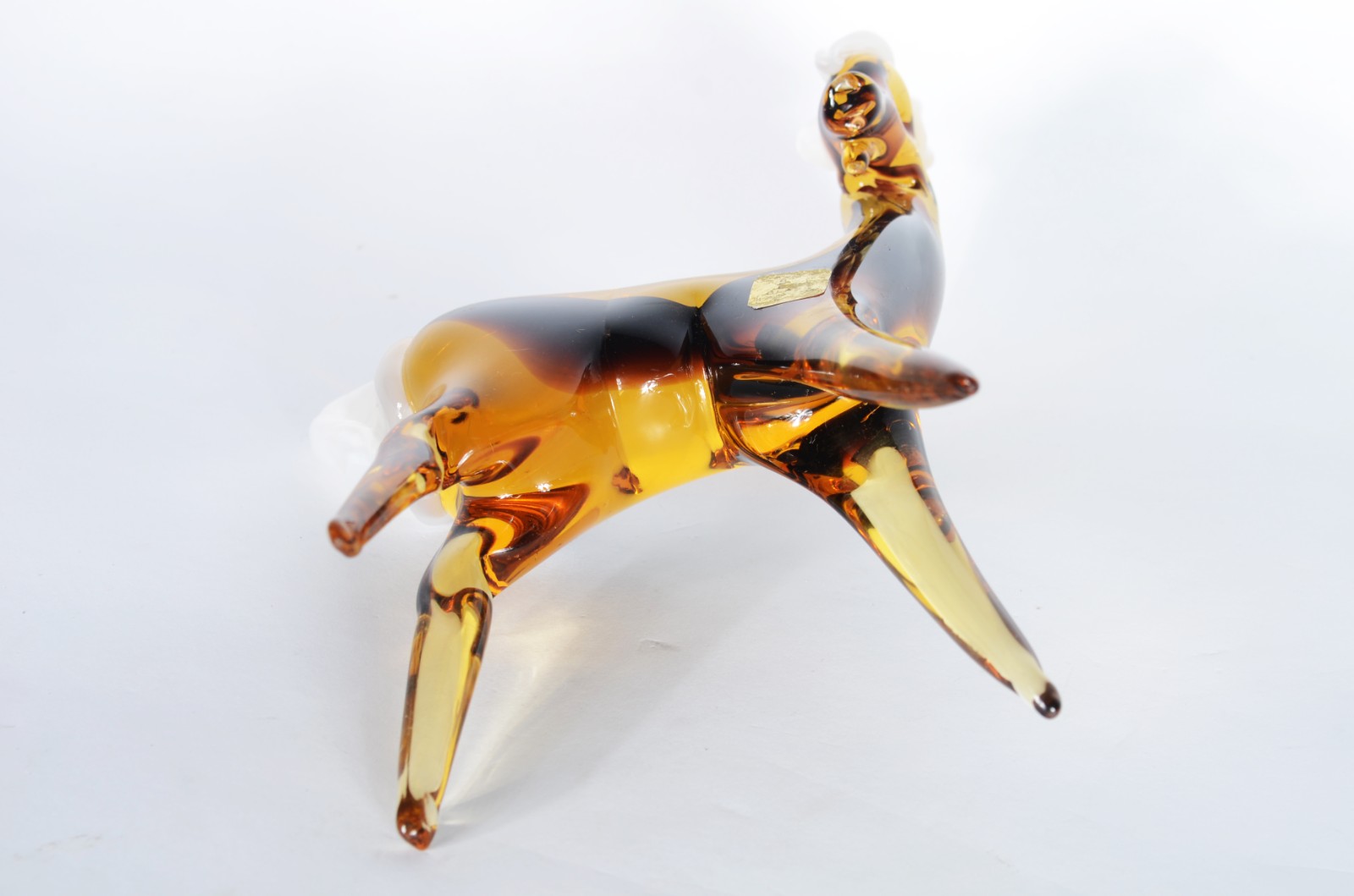 Escultura de murano italiano na cor âmbar representando cavalo. Cauda... - foto 8 de 8