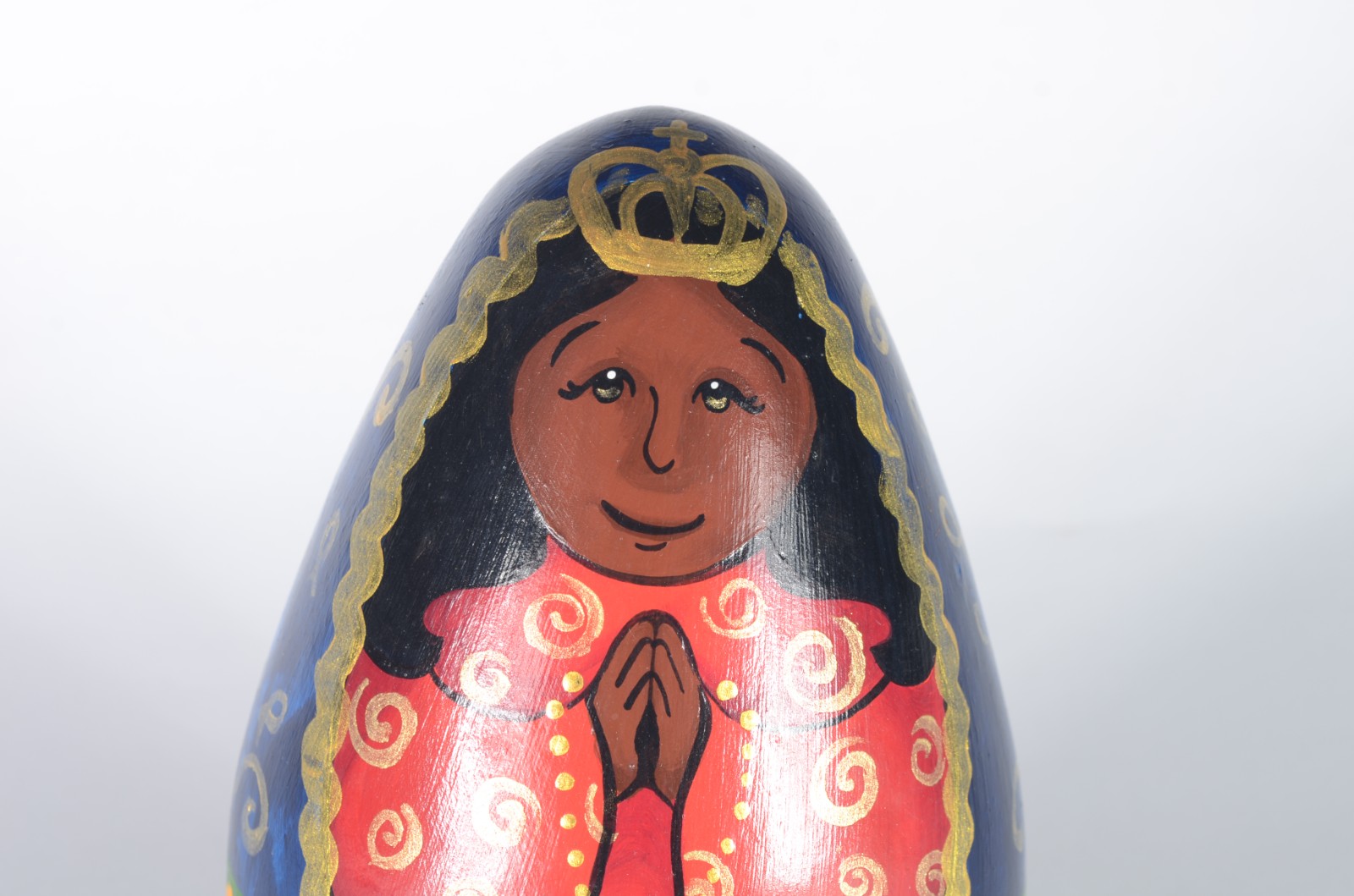 Escultura de cerâmica representando Nossa Senhora Aparecida, assinada... - foto 2 de 7