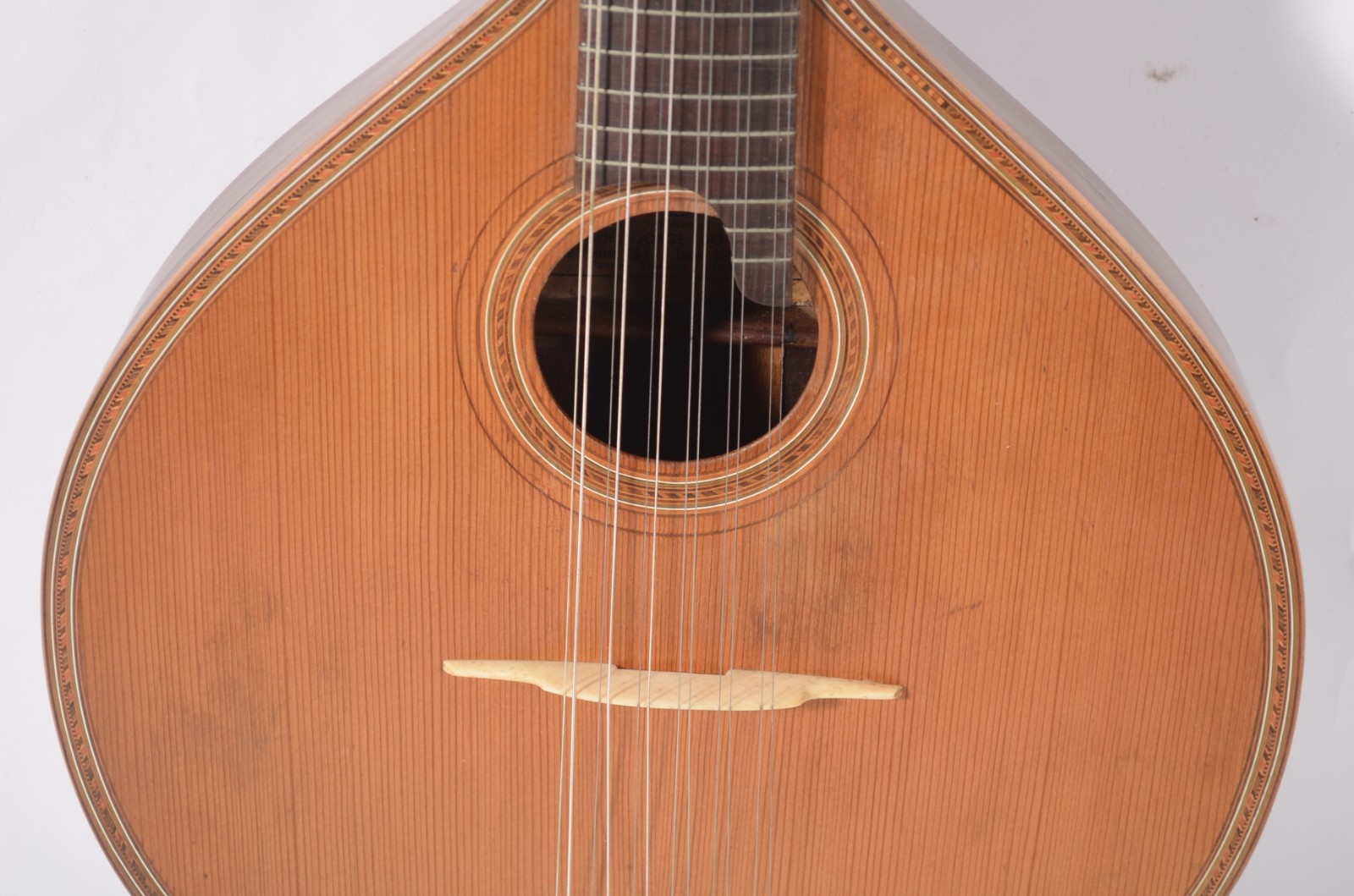Escola do Porto - Antiga guitarra portuguesa, detalhes em... - foto 3 de 8