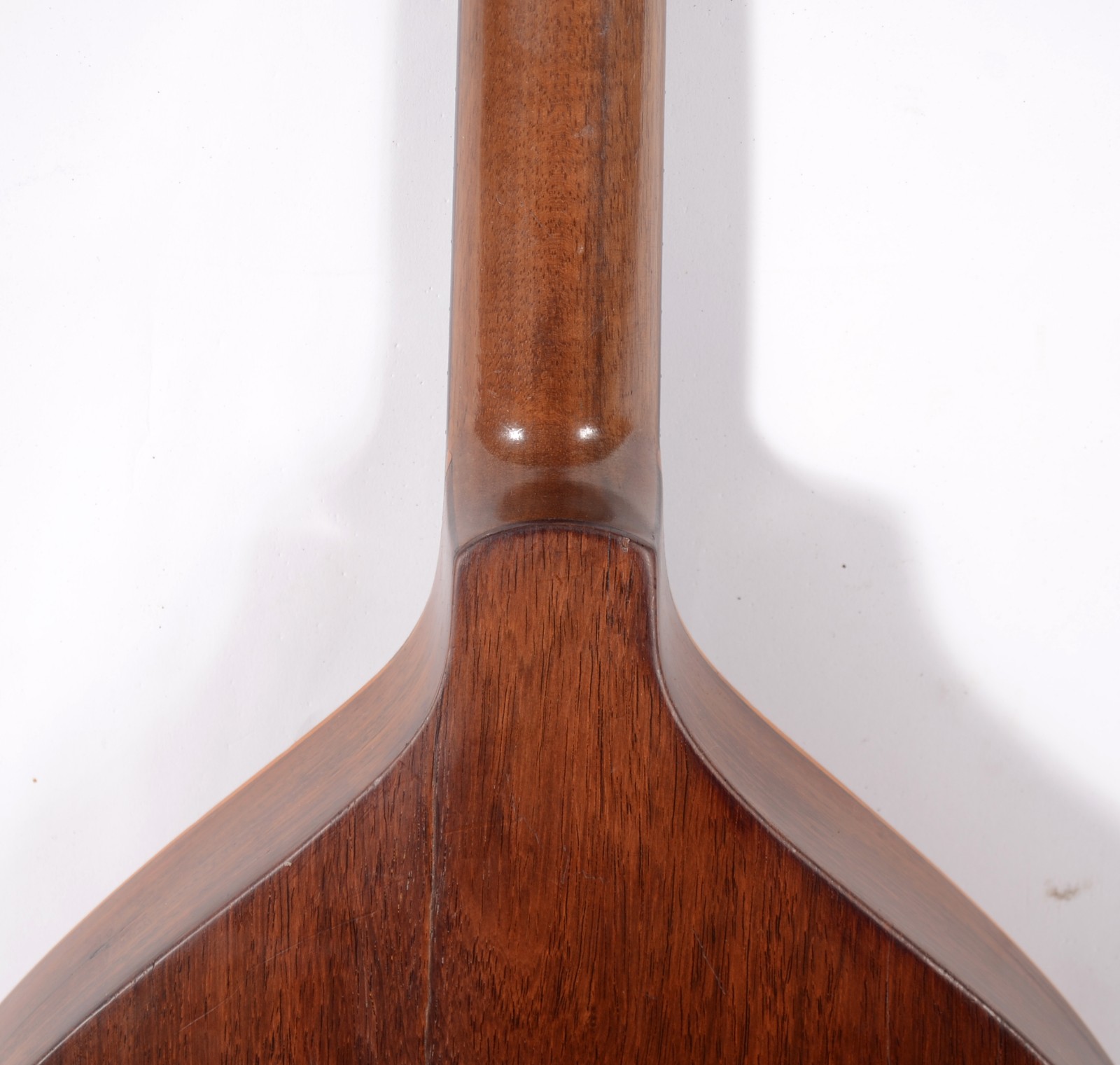 Escola do Porto - Antiga guitarra portuguesa, detalhes em... - foto 7 de 8