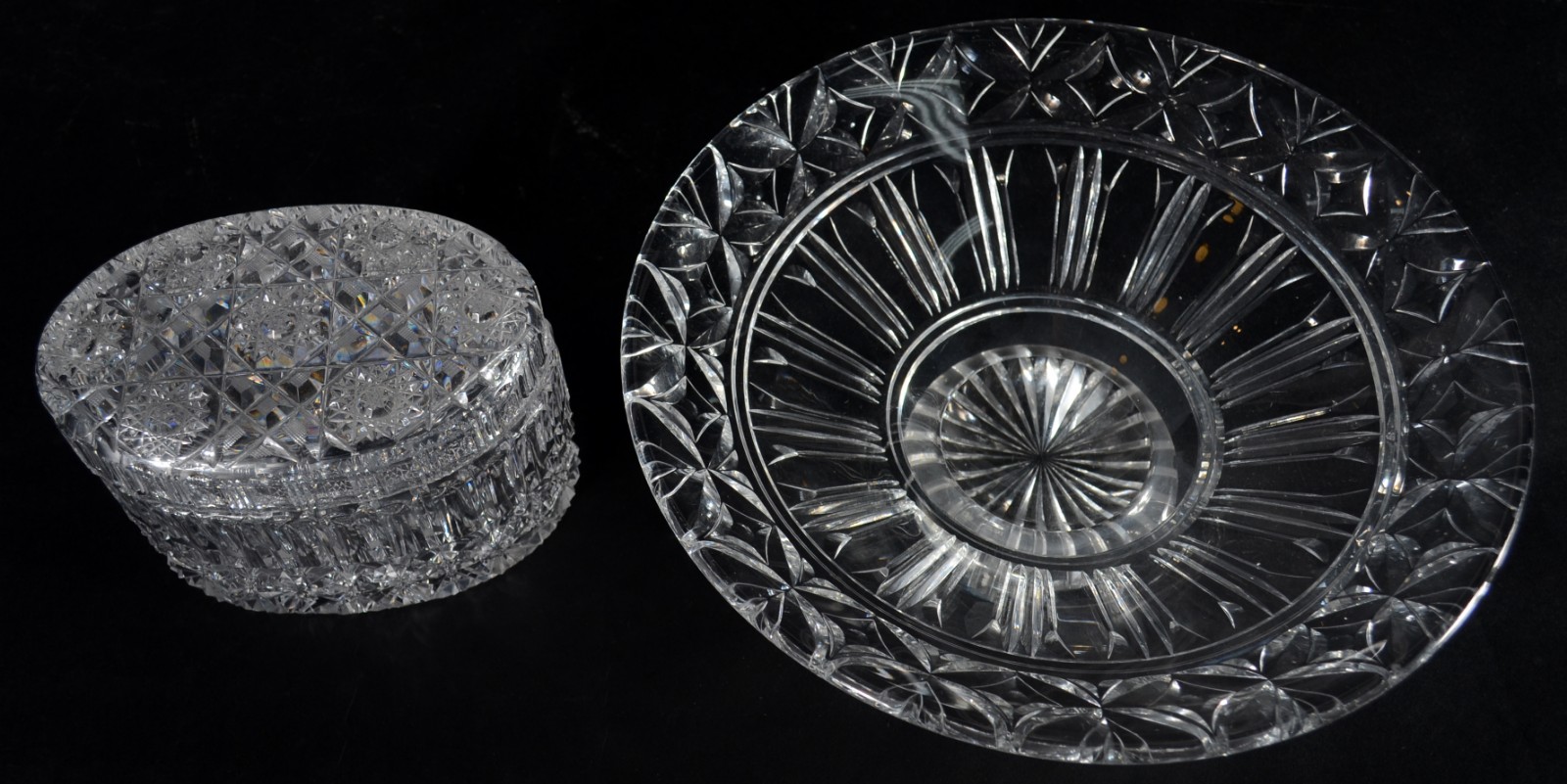 Duas peças de cristal europeu lapidado, sendo: fruteira e bomboniere... - foto 2 de 9