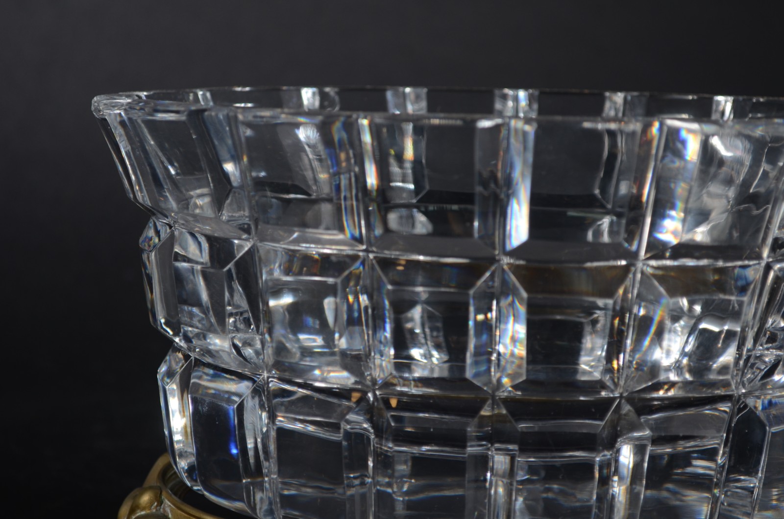 Duas fruteiras de cristal, bases de metal. Oval com lascado na borda. - foto 5 de 11