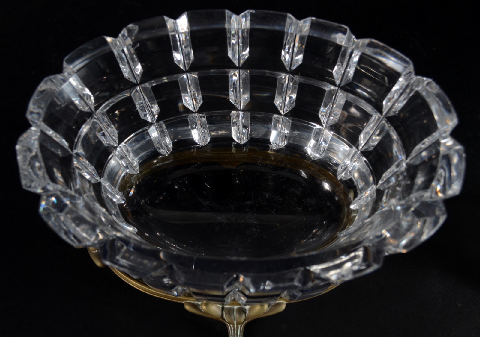 Duas fruteiras de cristal, bases de metal. Oval com lascado na borda. - foto 9 de 11