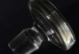 Serviço em fino cristal europeu com guirlandas ... - Serviço em fino cristal europeu com guirlandas lavradas, composto de: 11 taças para vinho branco, 11 taças para vinho do Porto, 7 taças para lic...