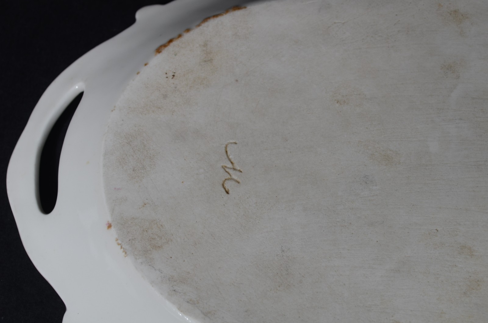 Três peças diversas de porcelana, sendo: travessa para peixe; sopeira... - foto 6 de 9