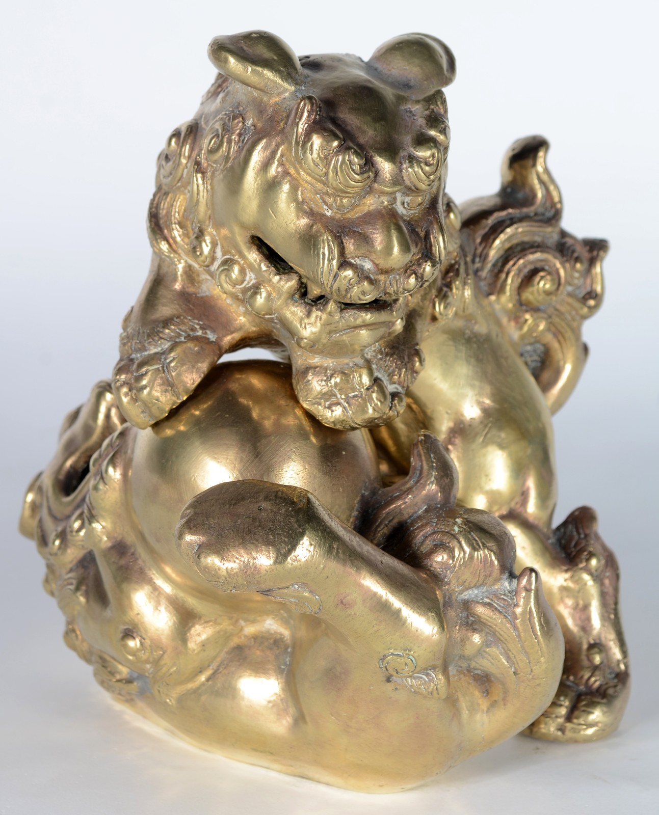 Duas esculturas de encaixar de bronze chines representando cães de fó. - foto 2 de 7