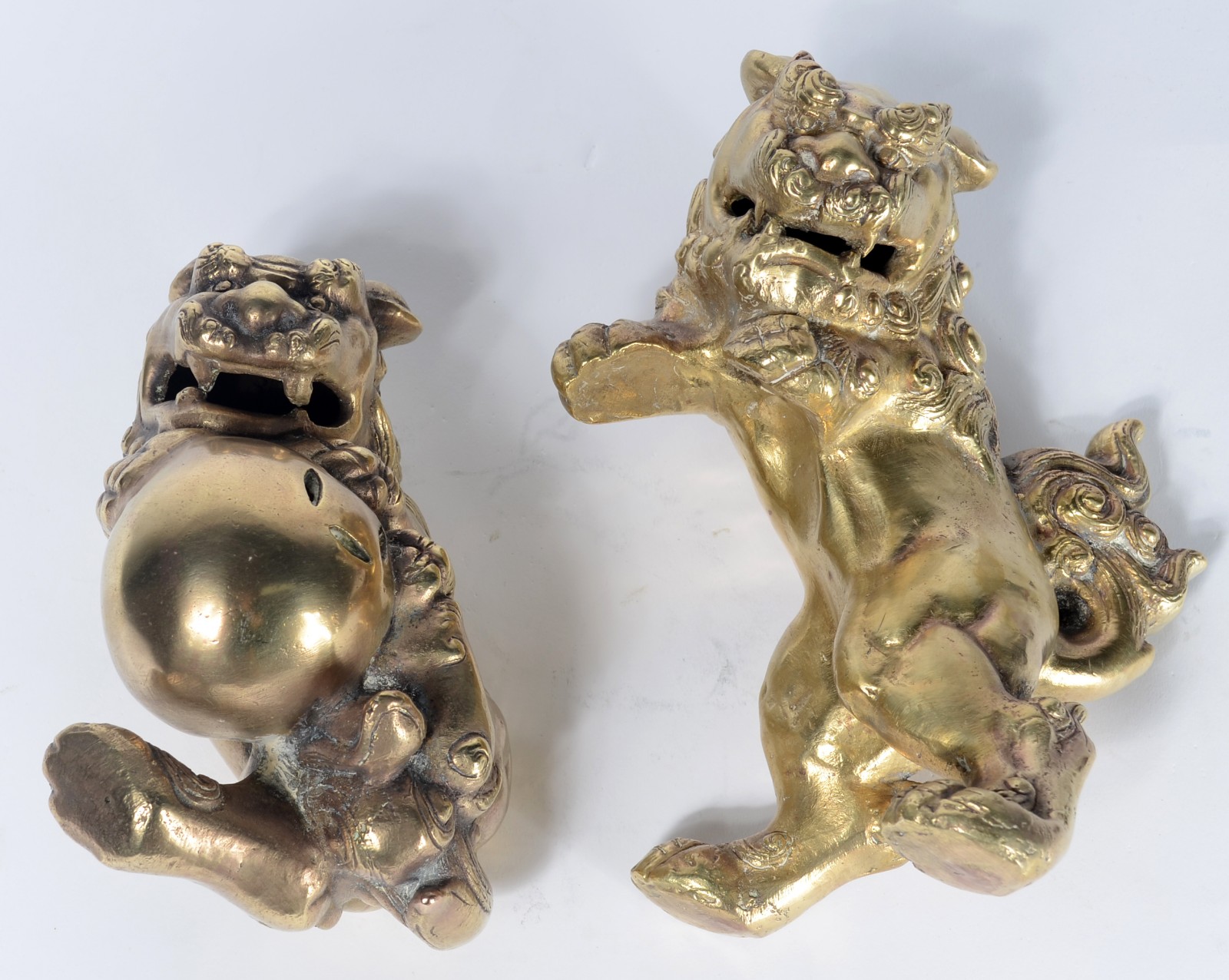 Duas esculturas de encaixar de bronze chines representando cães de fó. - foto 5 de 7