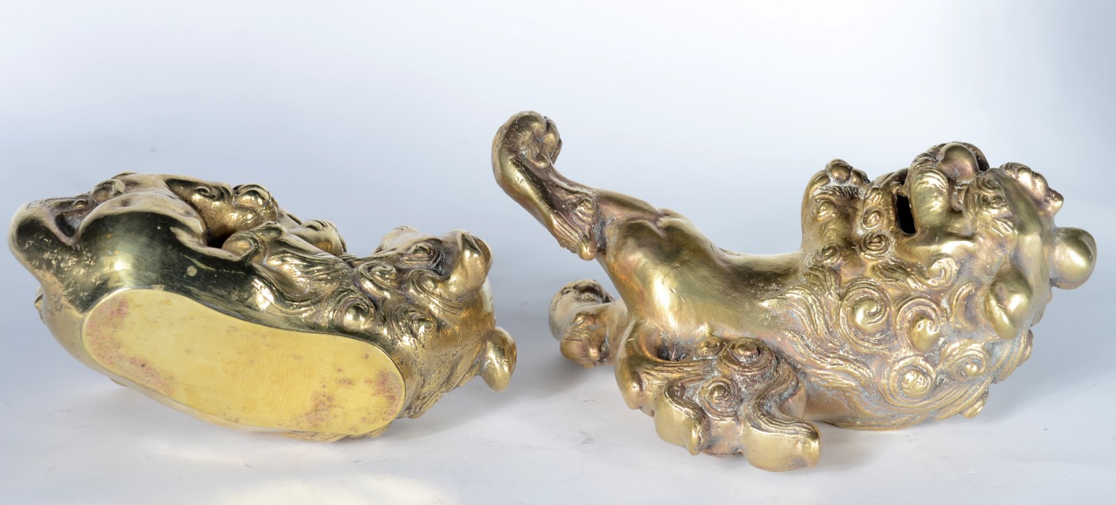 Duas esculturas de encaixar de bronze chines representando cães de fó. - foto 6 de 7