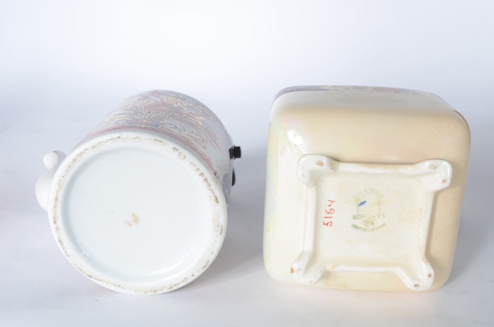 Quatro peças diversas de porcelana/faiança, sendo: fruteira de pé... - foto 10 de 11