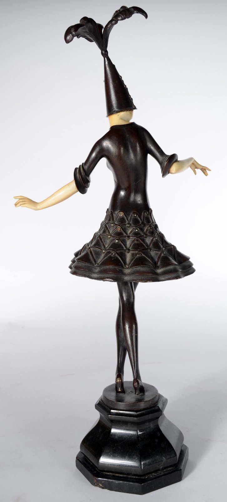 Escultura Art Deco de bronze representando "Dançarina" com rosto e... - foto 6 de 10