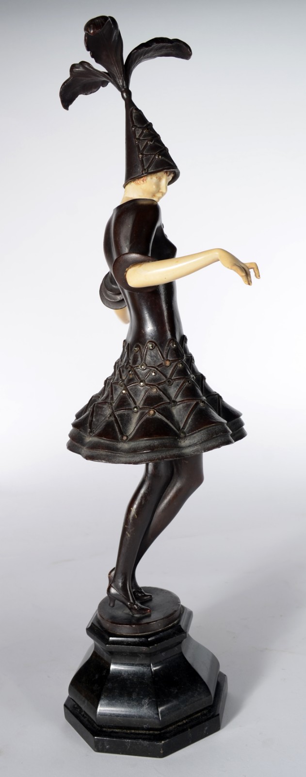 Escultura Art Deco de bronze representando "Dançarina" com rosto e... - foto 7 de 10