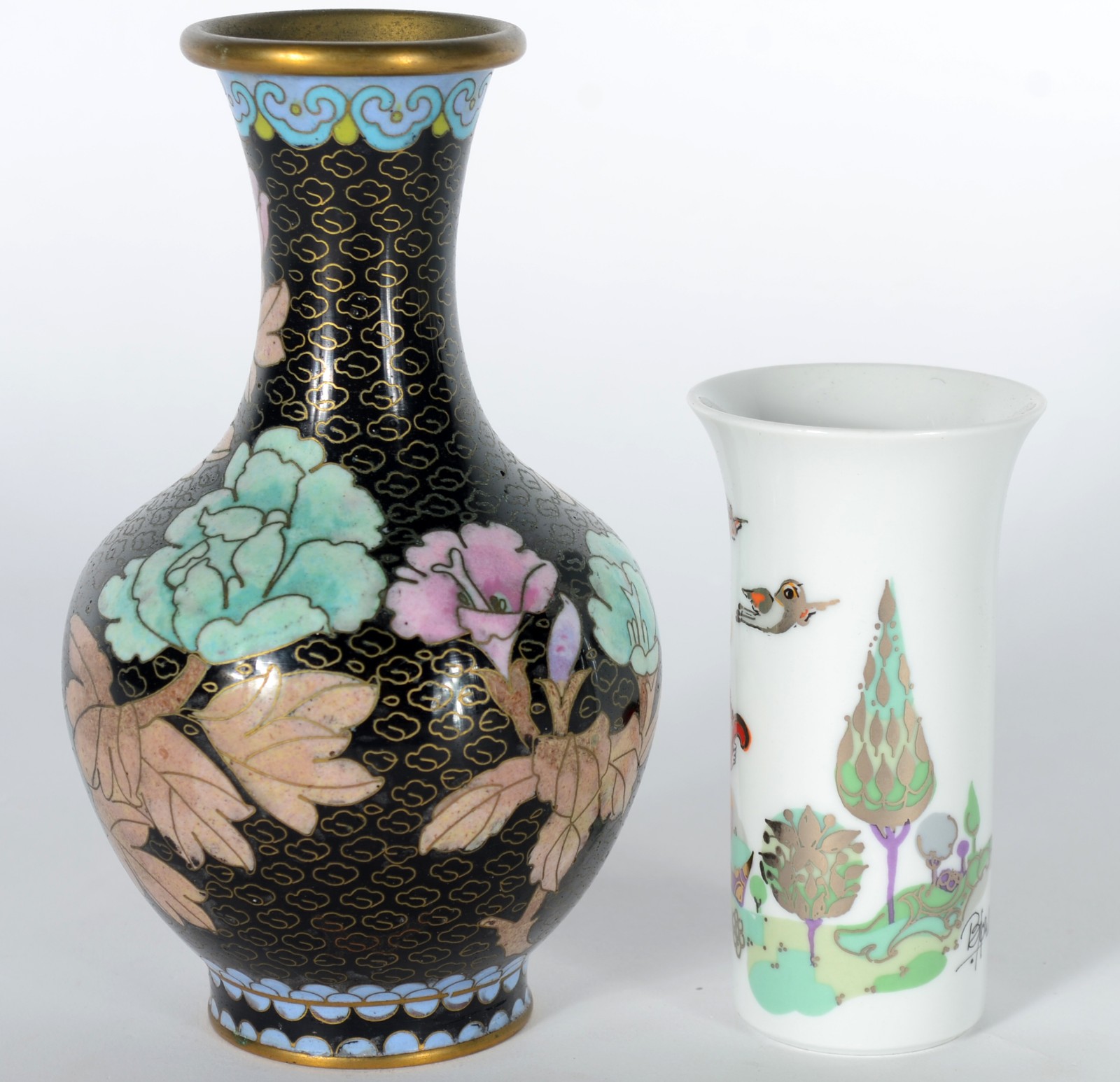 Diversas peças, sendo: 3 pratinhos ingleses Wedg Wood na cor azul... - foto 3 de 11