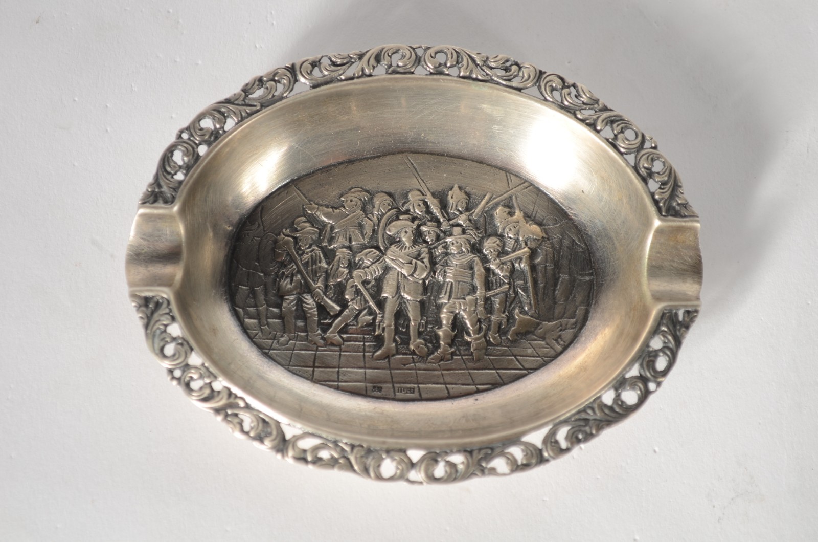 Diversas peças, sendo: 3 pratinhos ingleses Wedg Wood na cor azul... - foto 9 de 11