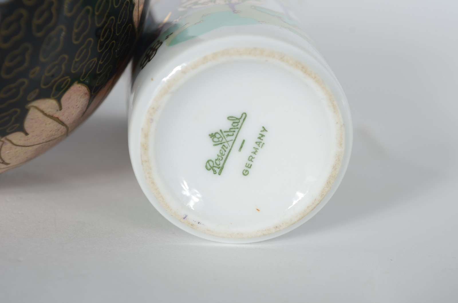 Diversas peças, sendo: 3 pratinhos ingleses Wedg Wood na cor azul... - foto 11 de 11