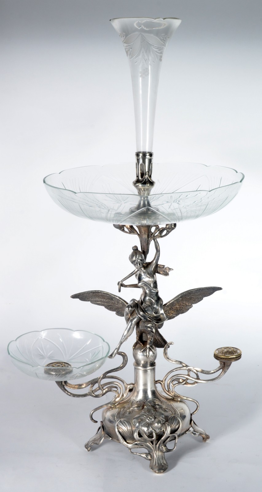 Fruteira/ floreira Art Nouveau, base de metal prateado na forma de... - foto 1 de 11