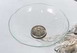 Fruteira/ floreira Art Nouveau, base de metal p... - Fruteira/ floreira Art Nouveau, base de metal prateado na forma de figura feminina sobre águia.  Prato, bowl e tulipa de cristal lapidado. Falta...