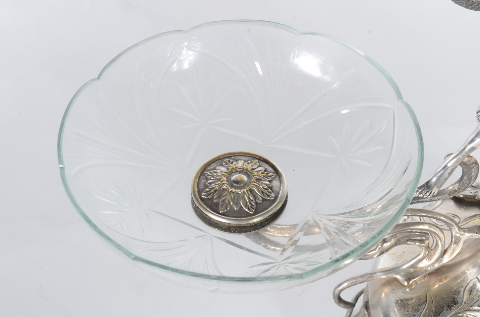 Fruteira/ floreira Art Nouveau, base de metal prateado na forma de... - foto 4 de 11