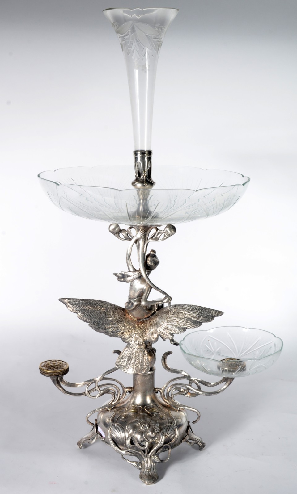 Fruteira/ floreira Art Nouveau, base de metal prateado na forma de... - foto 7 de 11
