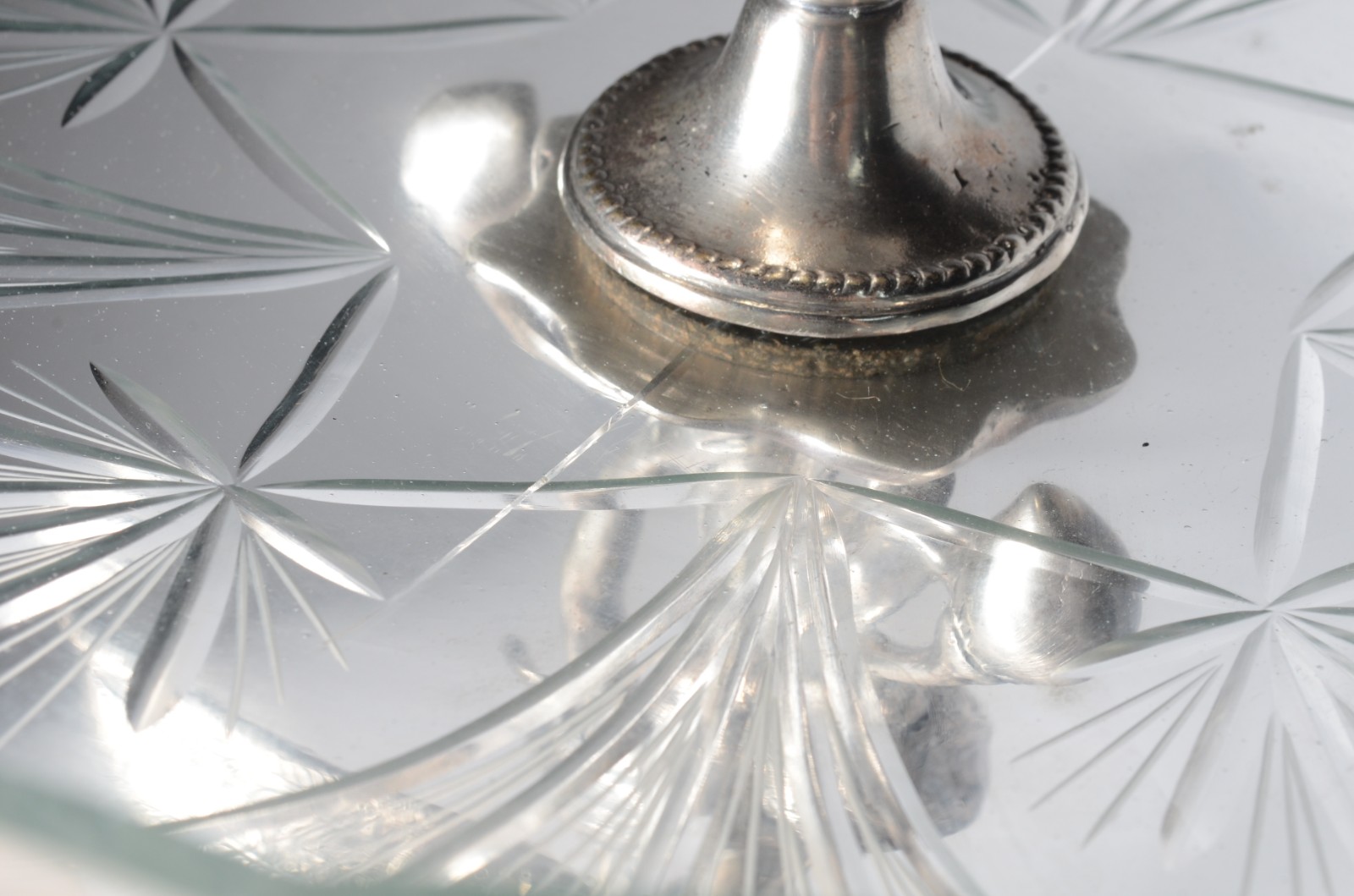 Fruteira/ floreira Art Nouveau, base de metal prateado na forma de... - foto 10 de 11