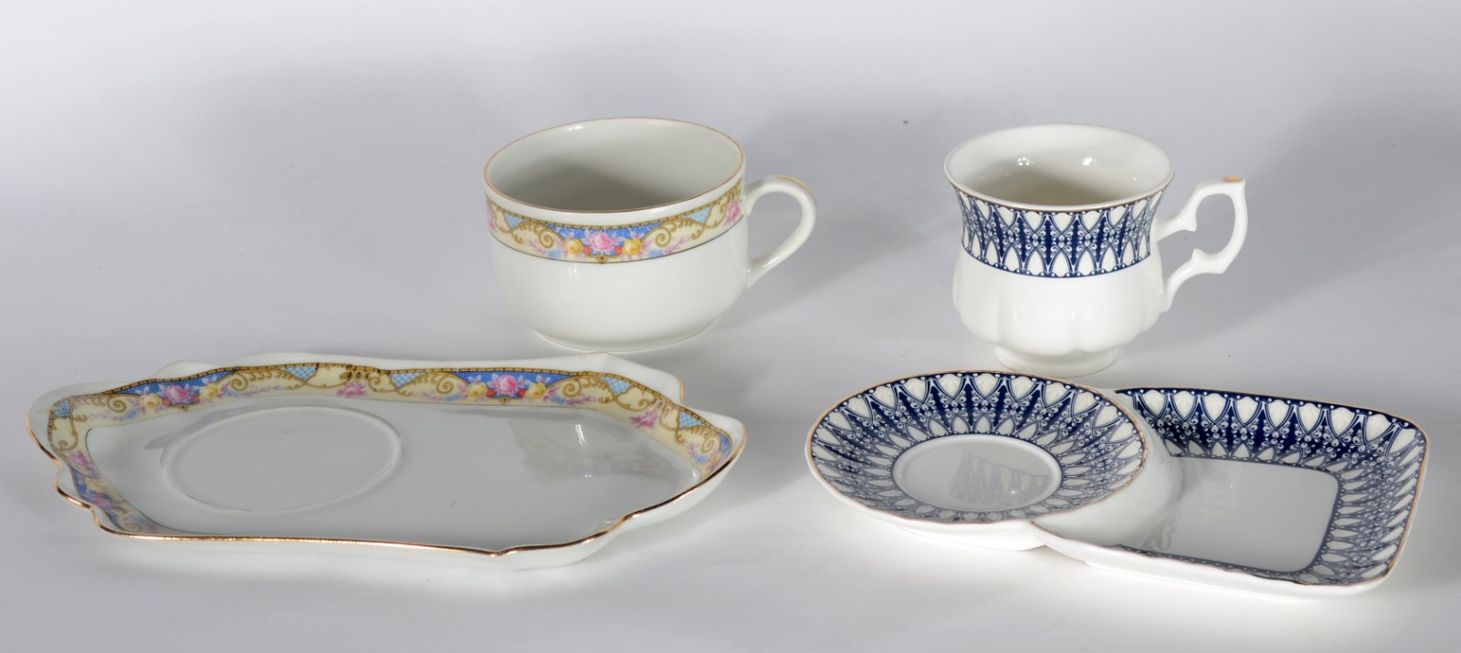 Nove peças diversas de porcelana, sendo duas xícaras lancheiras com... - foto 5 de 11