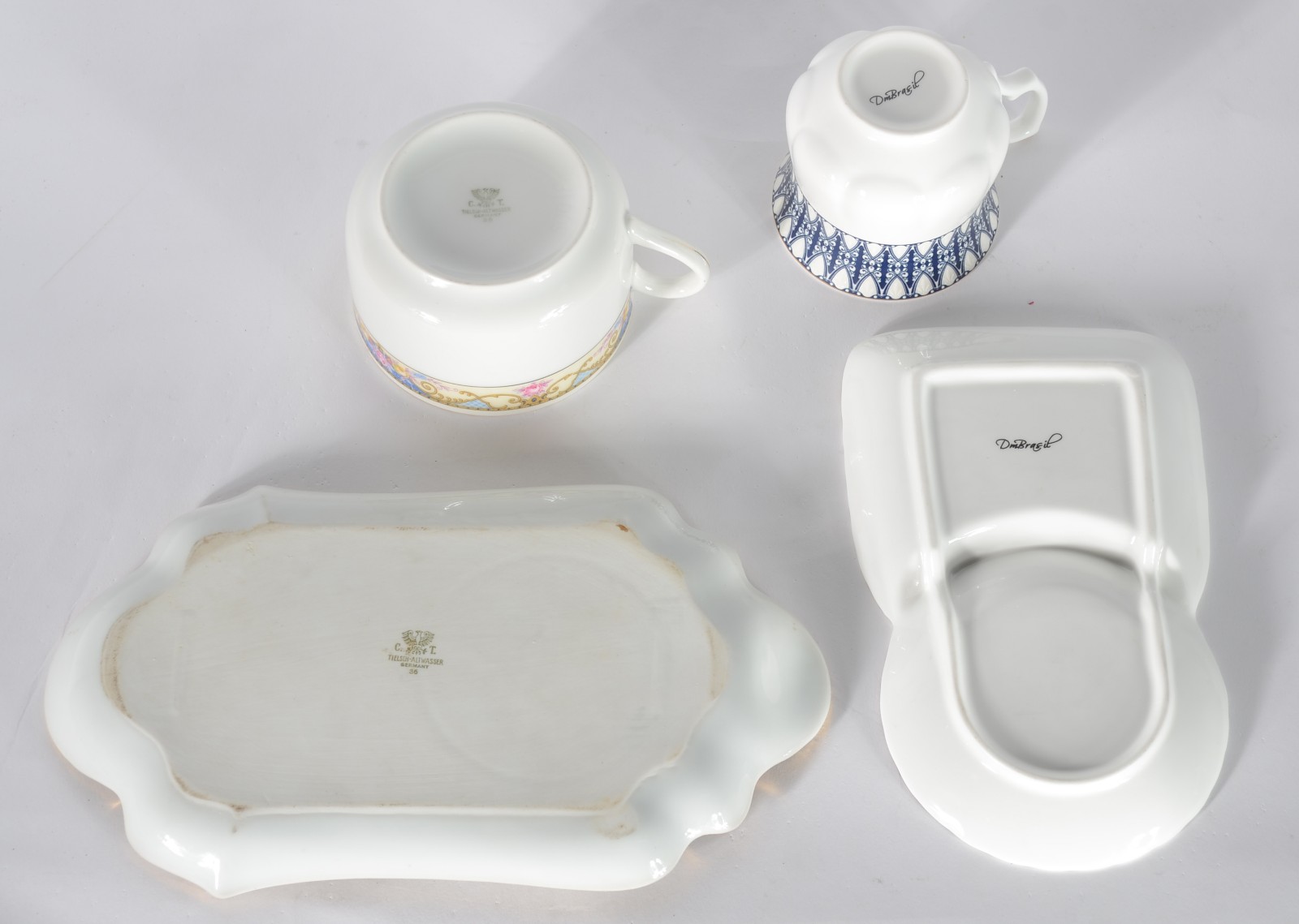Nove peças diversas de porcelana, sendo duas xícaras lancheiras com... - foto 6 de 11