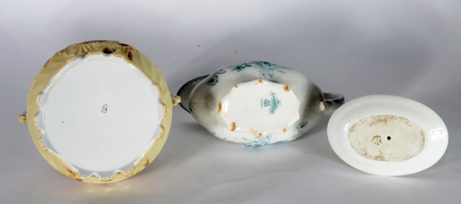 Nove peças diversas de porcelana, sendo duas xícaras lancheiras com... - foto 7 de 11