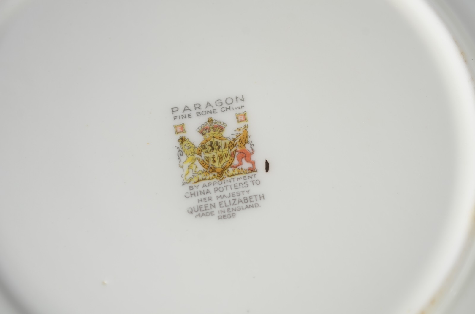 Nove peças diversas de porcelana, sendo duas xícaras lancheiras com... - foto 9 de 11