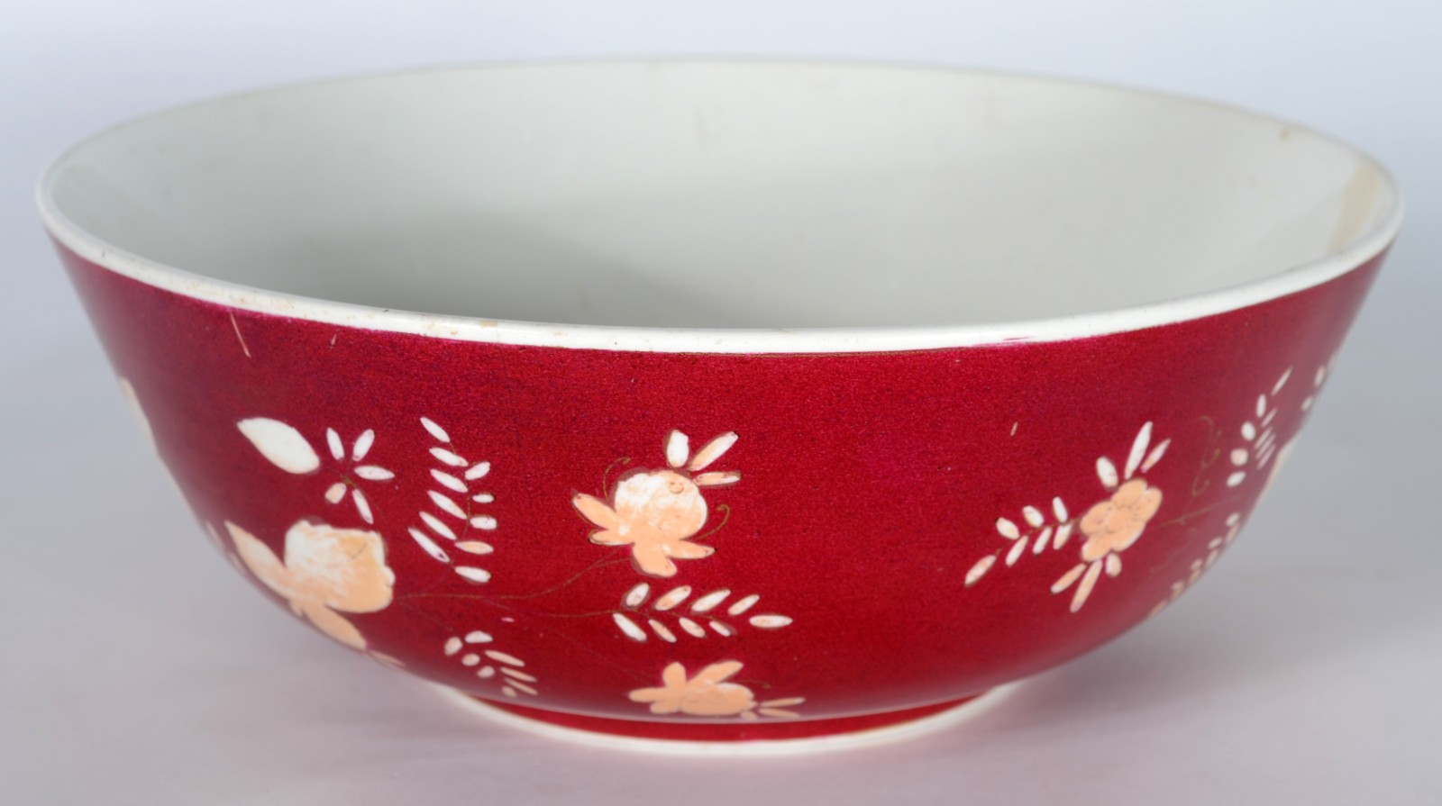 Bowl de porcelana russa na cor vinho com pequenas flores bege e... - foto 1 de 4