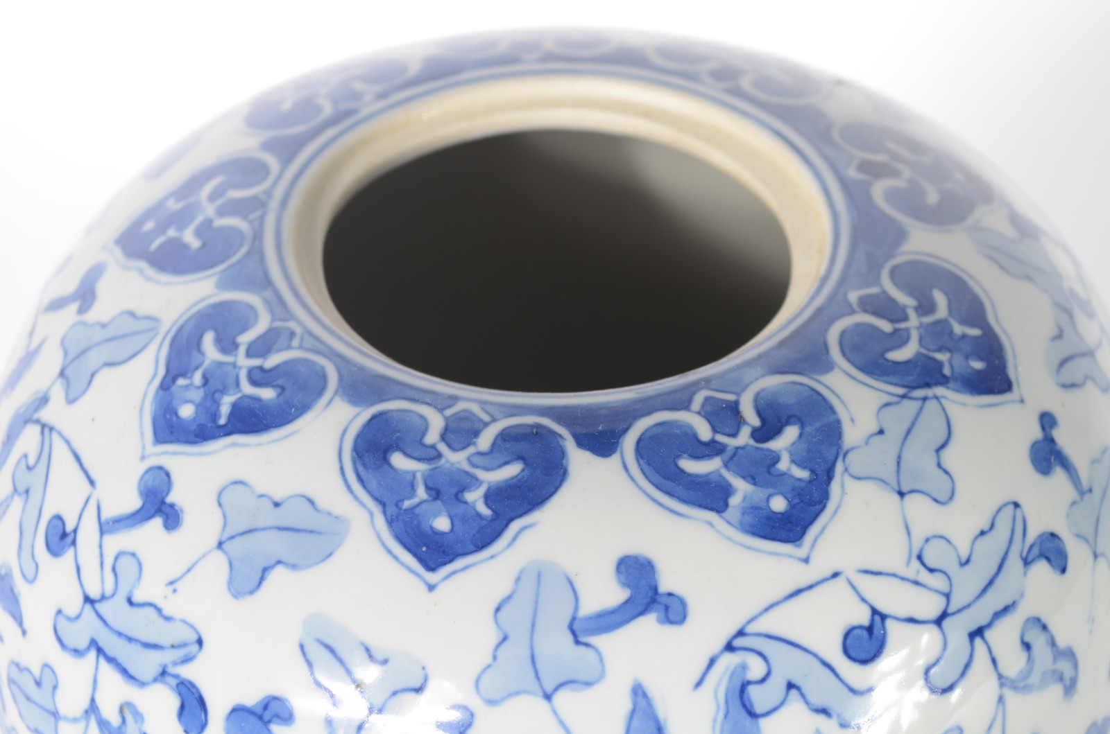 Potiche de porcelana chinesa azul e branca. - foto 4 de 8
