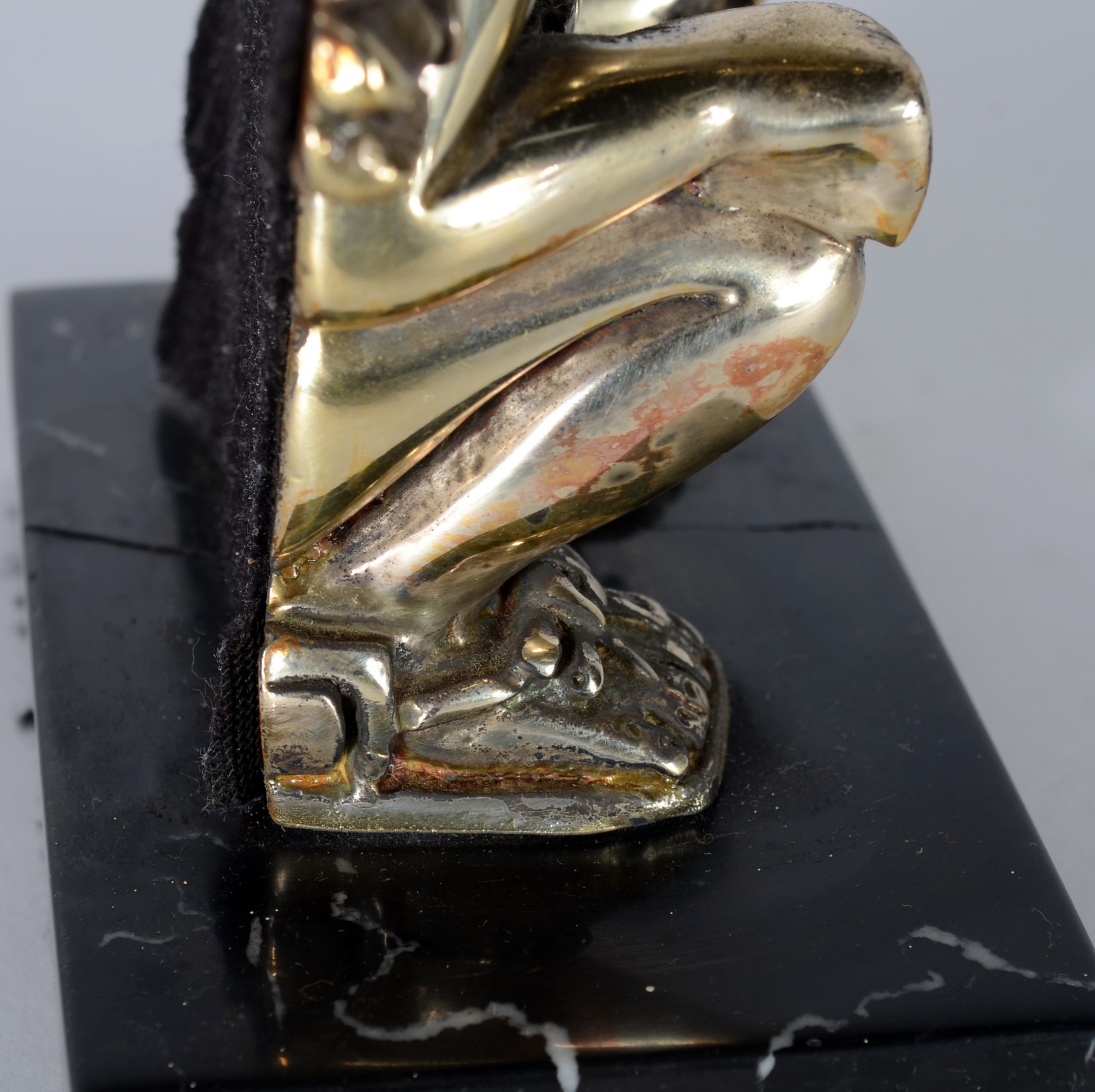 Escultura mexicana de metal representando Figura azteca com penacho... - foto 5 de 8