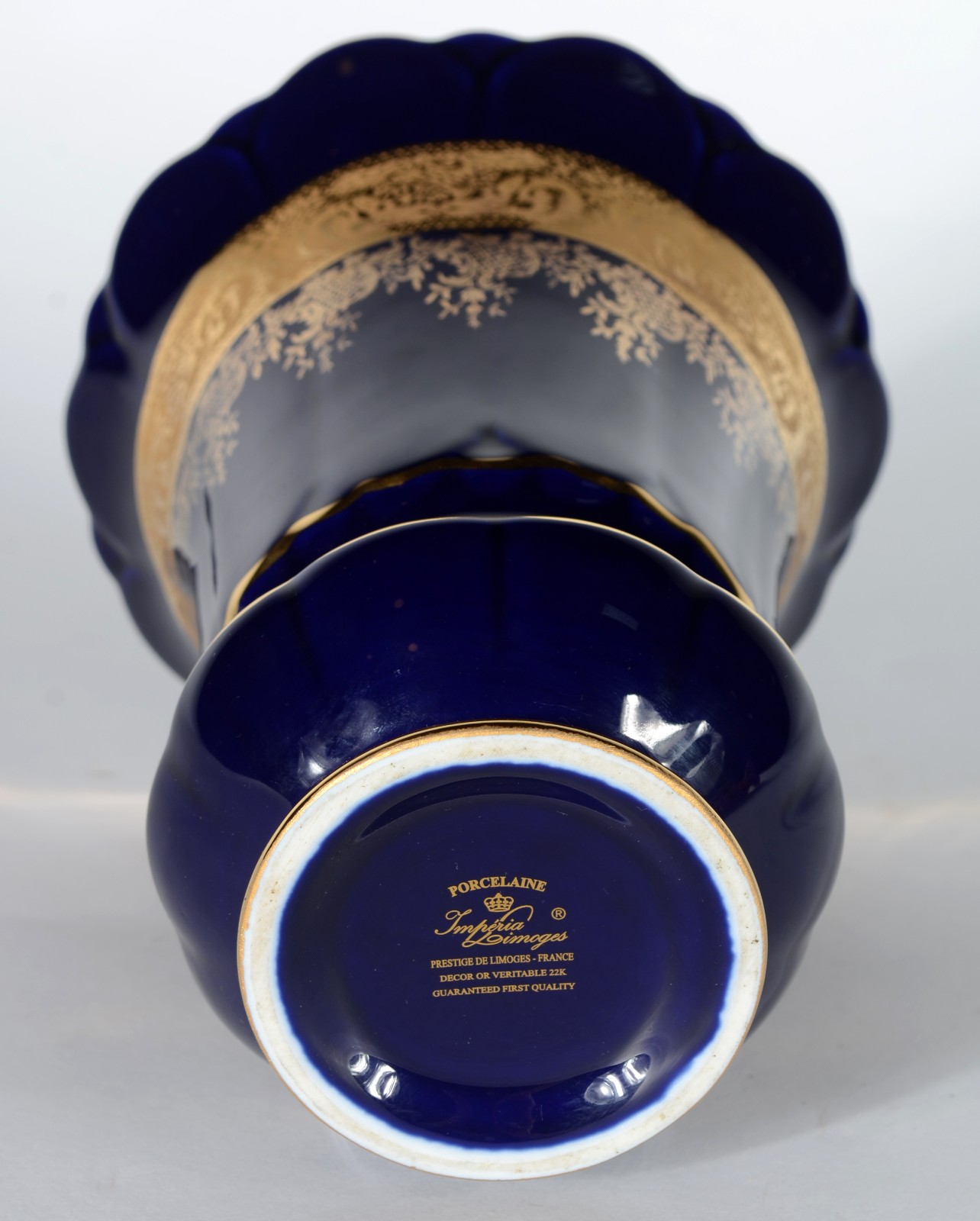 Jarra de porcelana francesa Imperia Limoges, na cor azul cobalto e... - foto 5 de 6